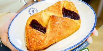 Delifrance - 1-FOR-1 Mixed Berries Croissant - sgCheapo
